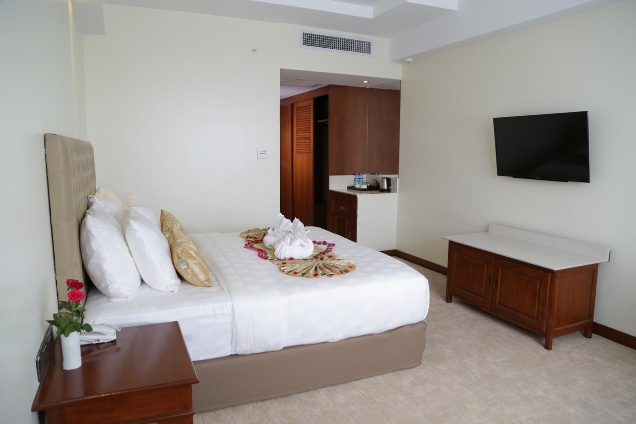 Pacific Hotel Yangon Exterior photo