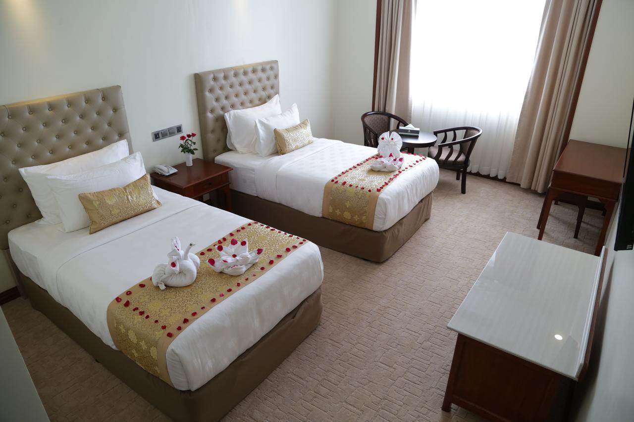 Pacific Hotel Yangon Exterior photo
