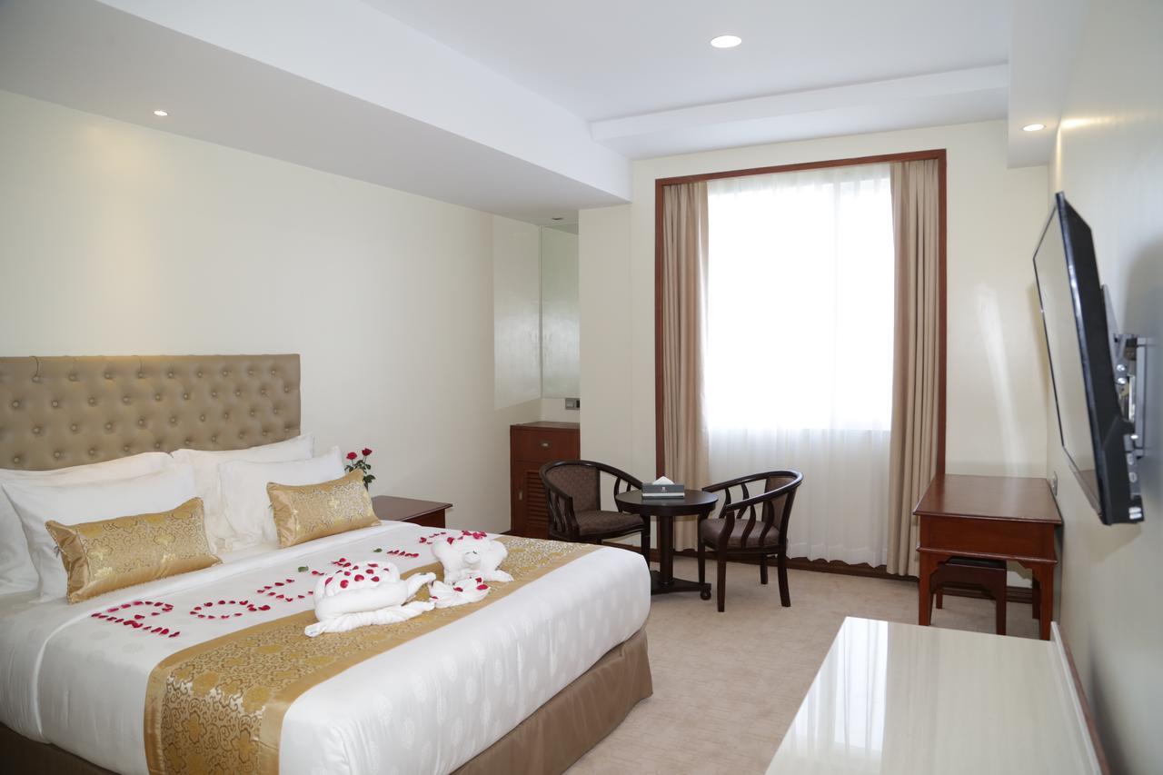 Pacific Hotel Yangon Exterior photo