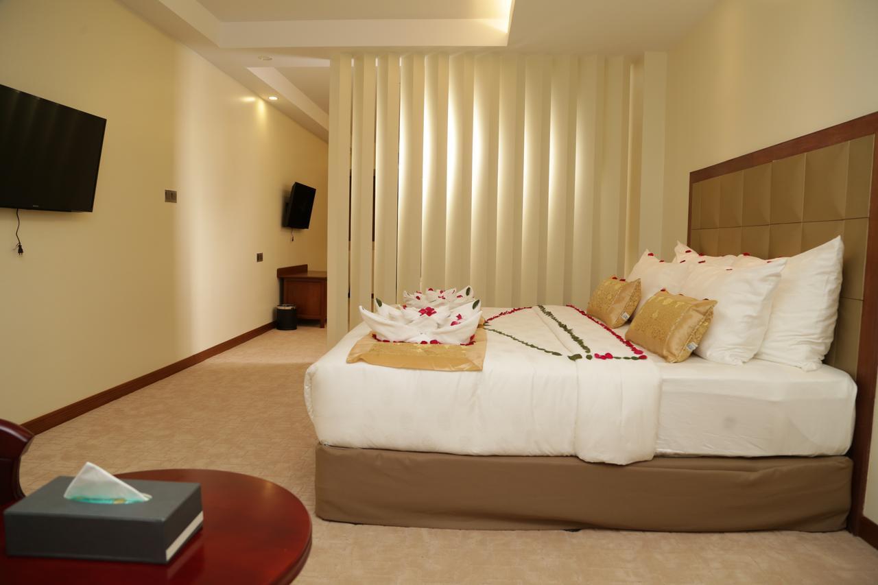 Pacific Hotel Yangon Exterior photo